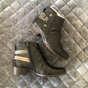 NIB gorgeous Rockport boots!